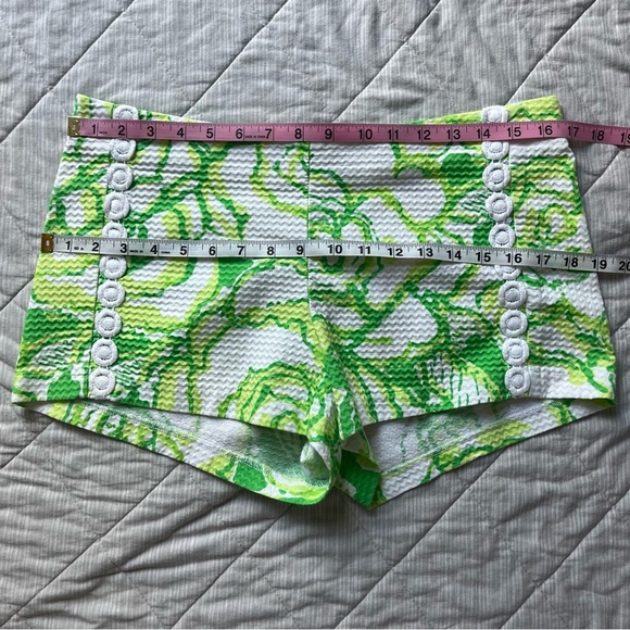 Lilly Pulitzer High Waist Green and White Shorts - Picture 5 of 9